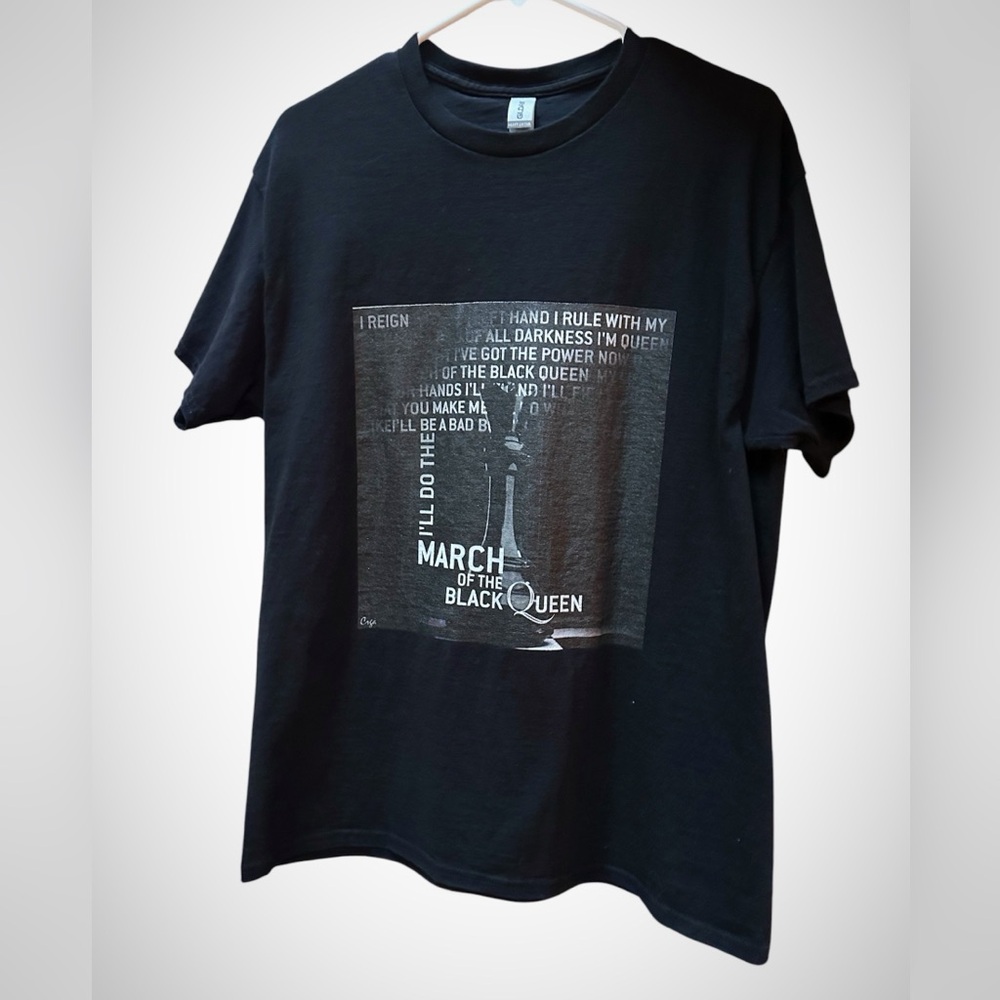 Freddie Mercury Queen Red Bubble, black T-Shirt size L.